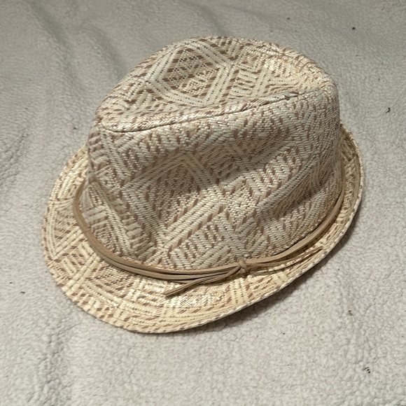 4/$20 Tan and off white hat - Picture 2 of 3